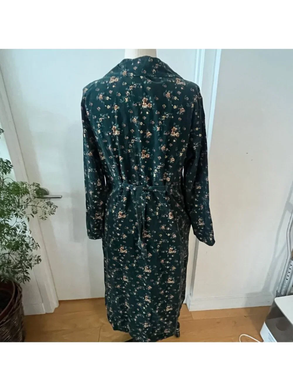 LA CERA Green Corduroy Floral‎ Button Down Maxi  Size Large - Picture 2 of 9